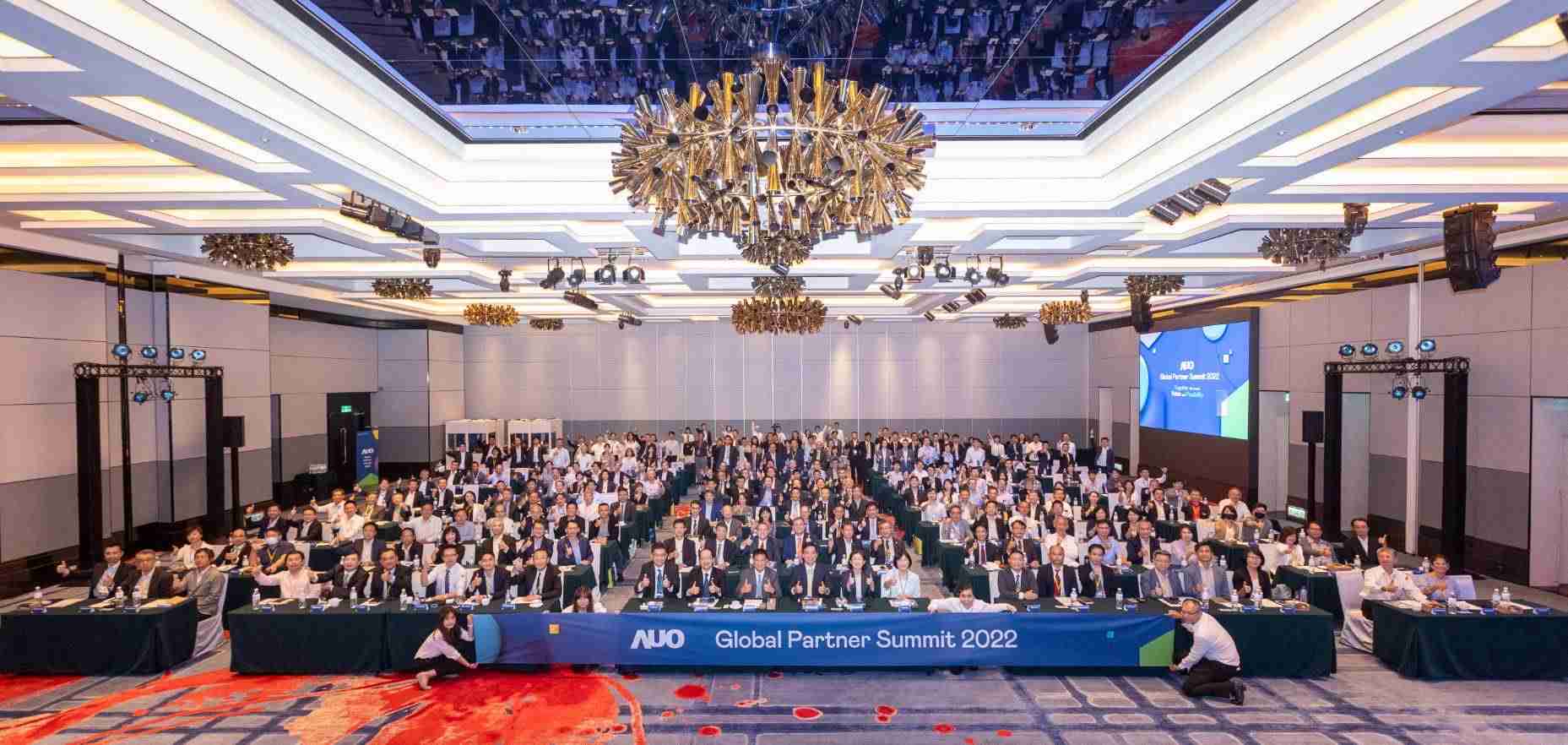 友達推動「安心、、創新、、、用心、、、、同心、、、、盡心」五星職旅，，，，為菲籍員工打造全方位照護，，，，首度贏得「人權實踐與發展領袖獎」殊榮